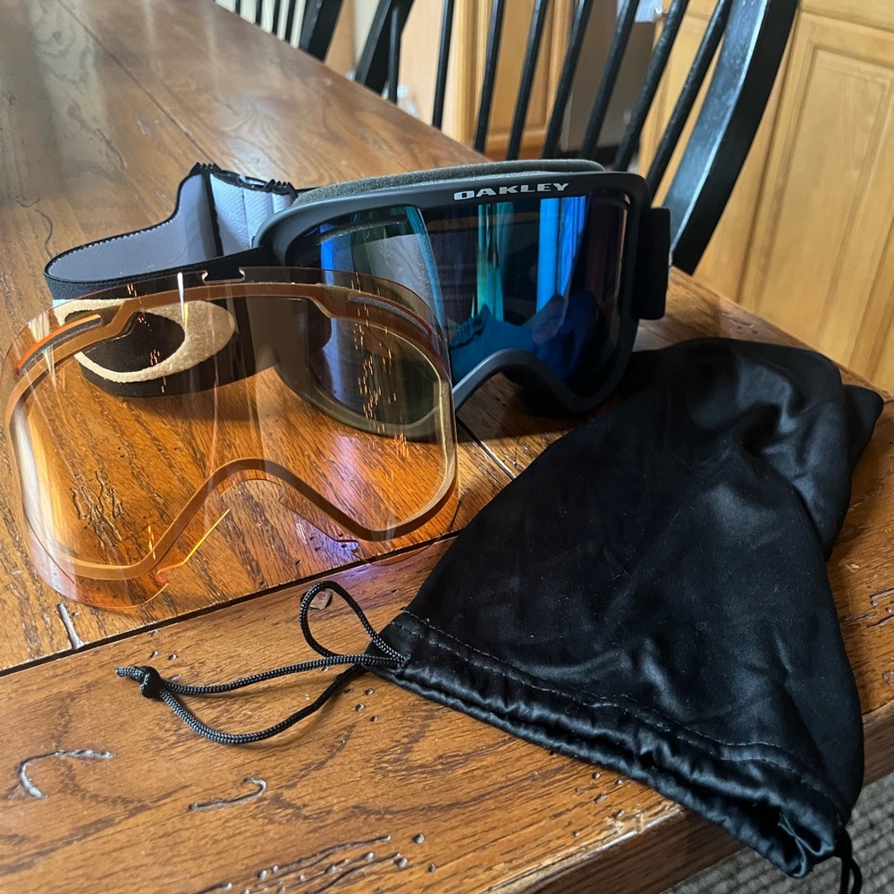 Oakley Medium Sized Snow Goggles Unisex
